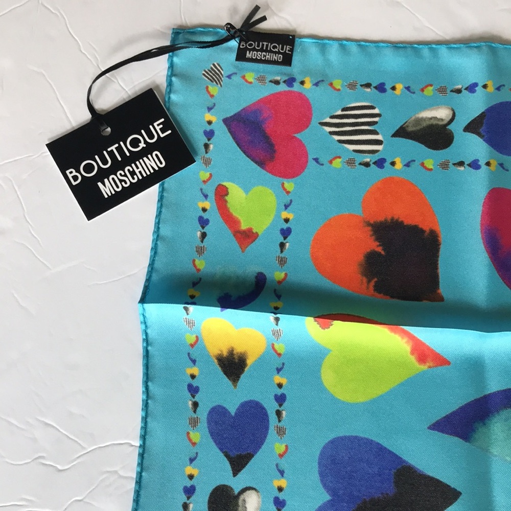 Moschino Silk Scarf Italy Hearts RARE NWT - Picture 8 of 10